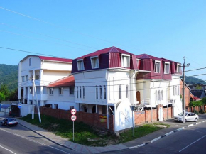 Guest House on Krasnykh Partizan 19A